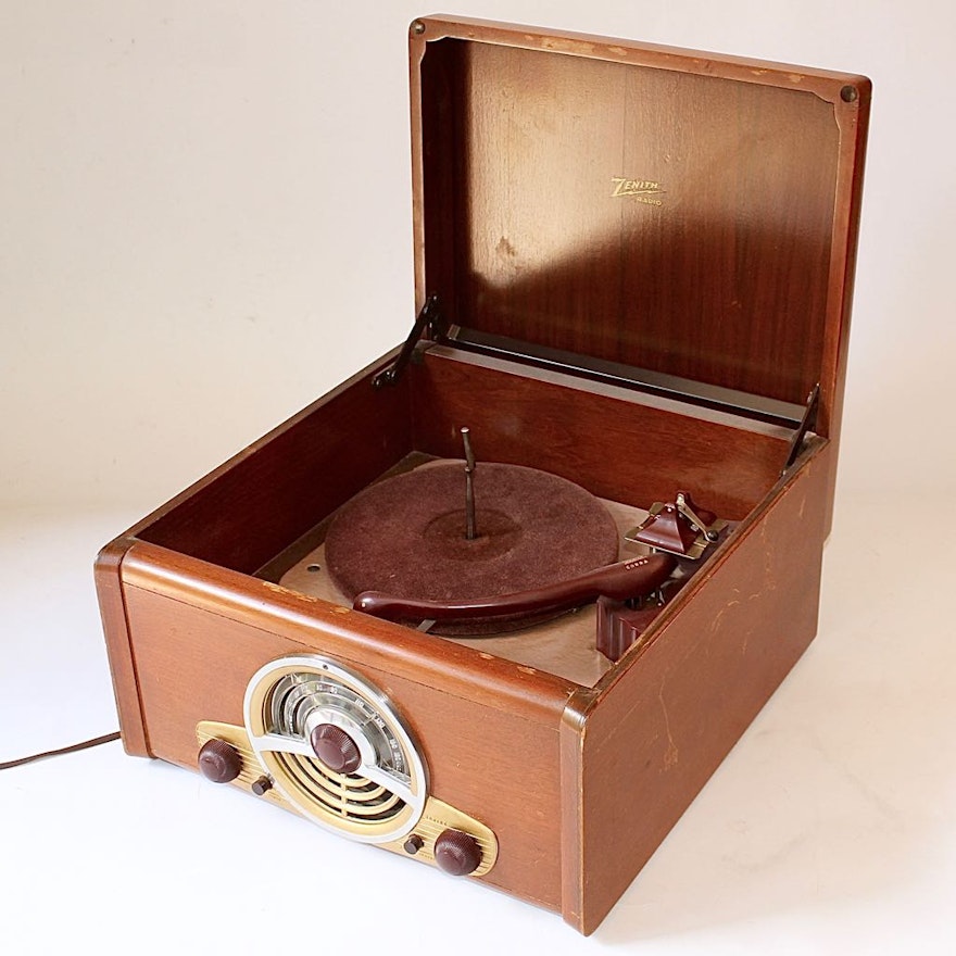 Zenith Circa 1940s Radio and Record Player