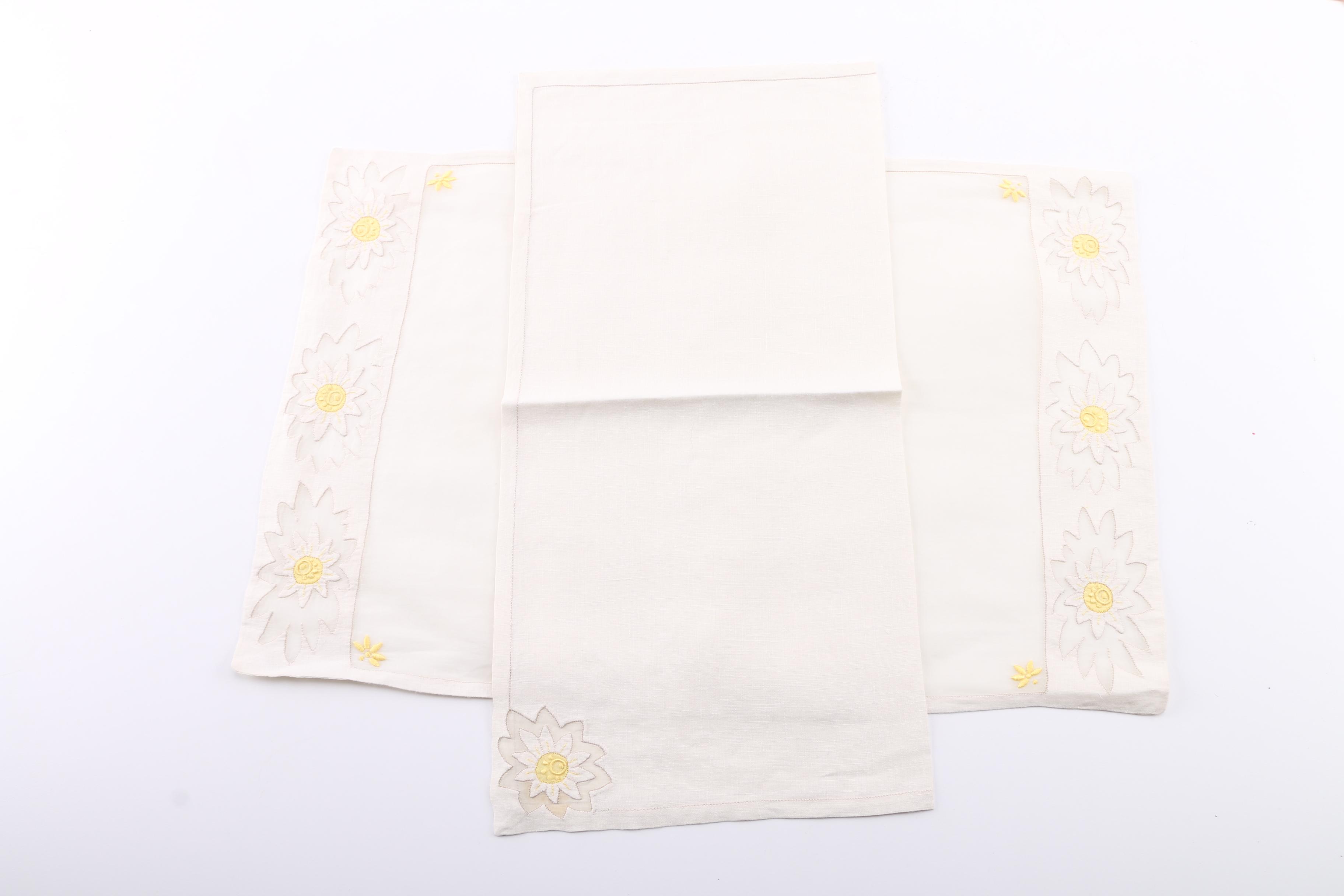 Vintage Linen Place Mats and Napkins