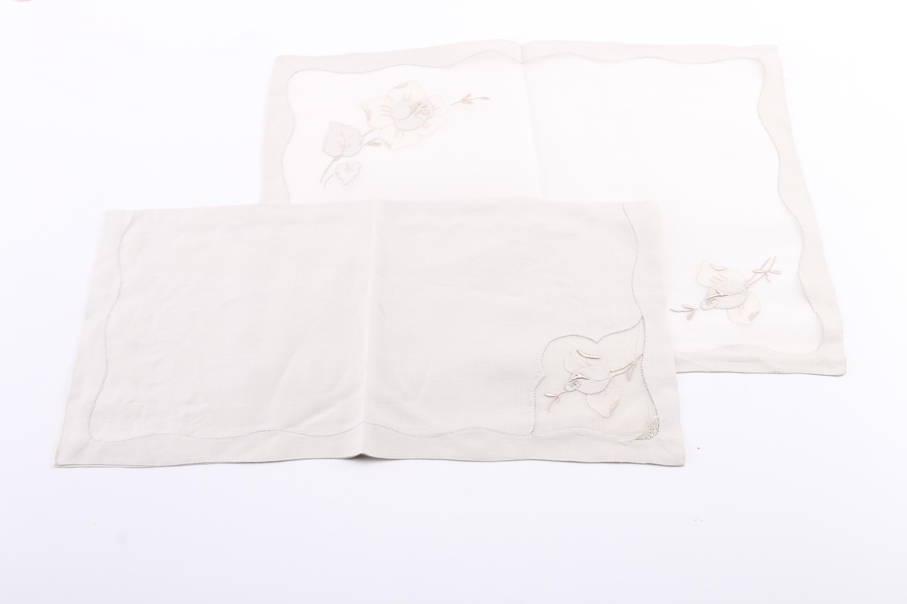 Vintage Linen Place Mats and Napkins