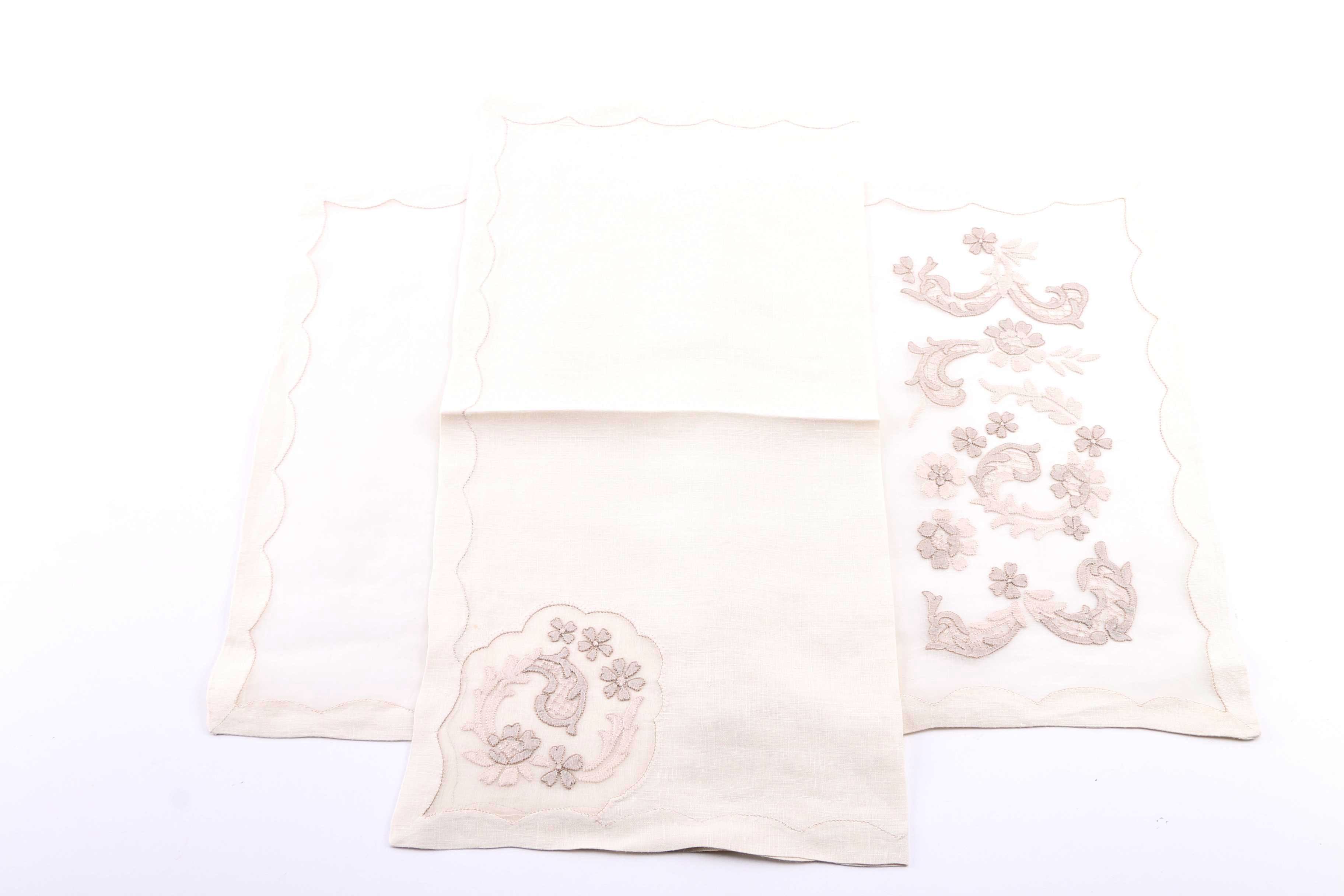 Vintage Linen Place Mats and Napkins