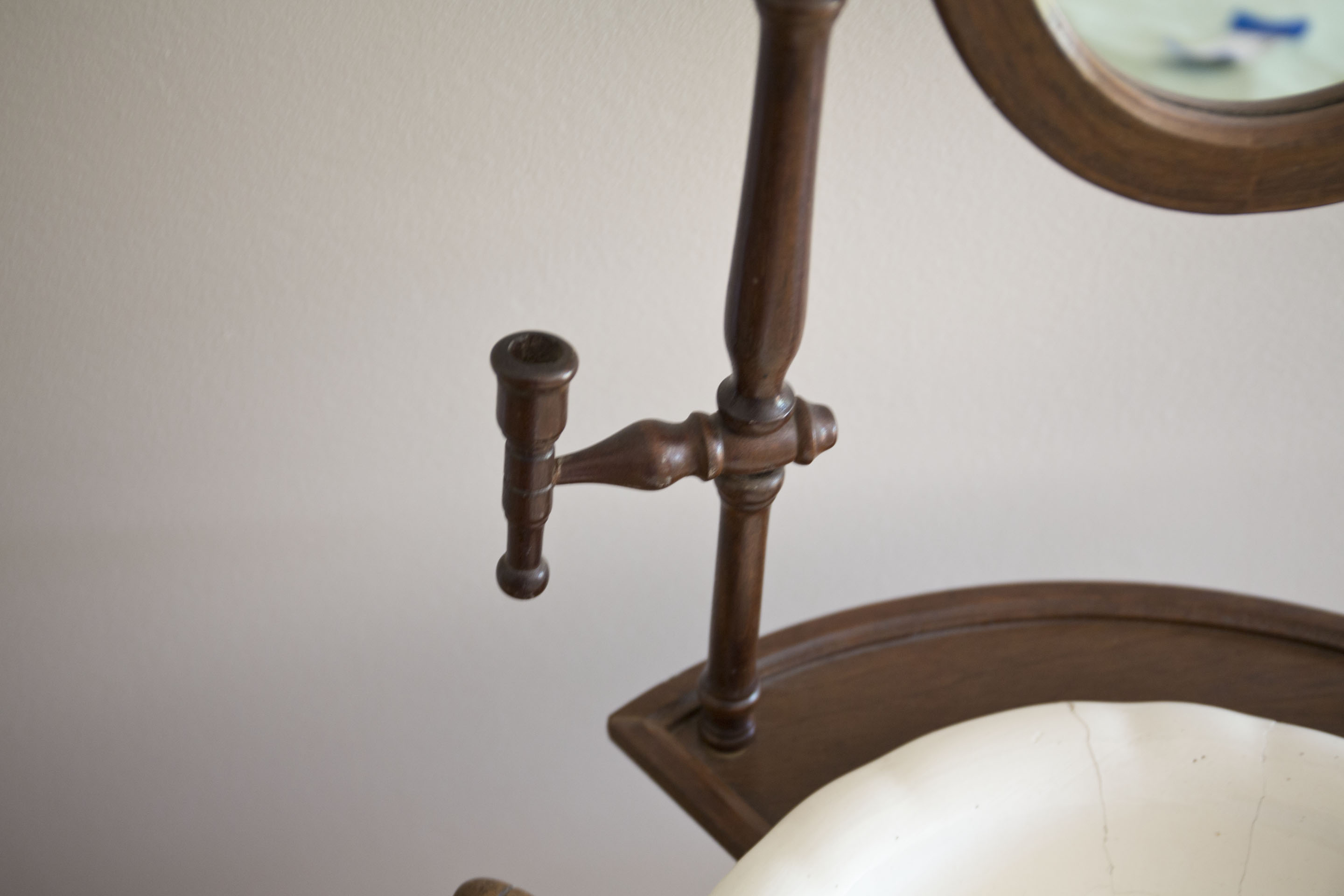 Victorian Style Wash Basin Stand with Ceramic Bowl