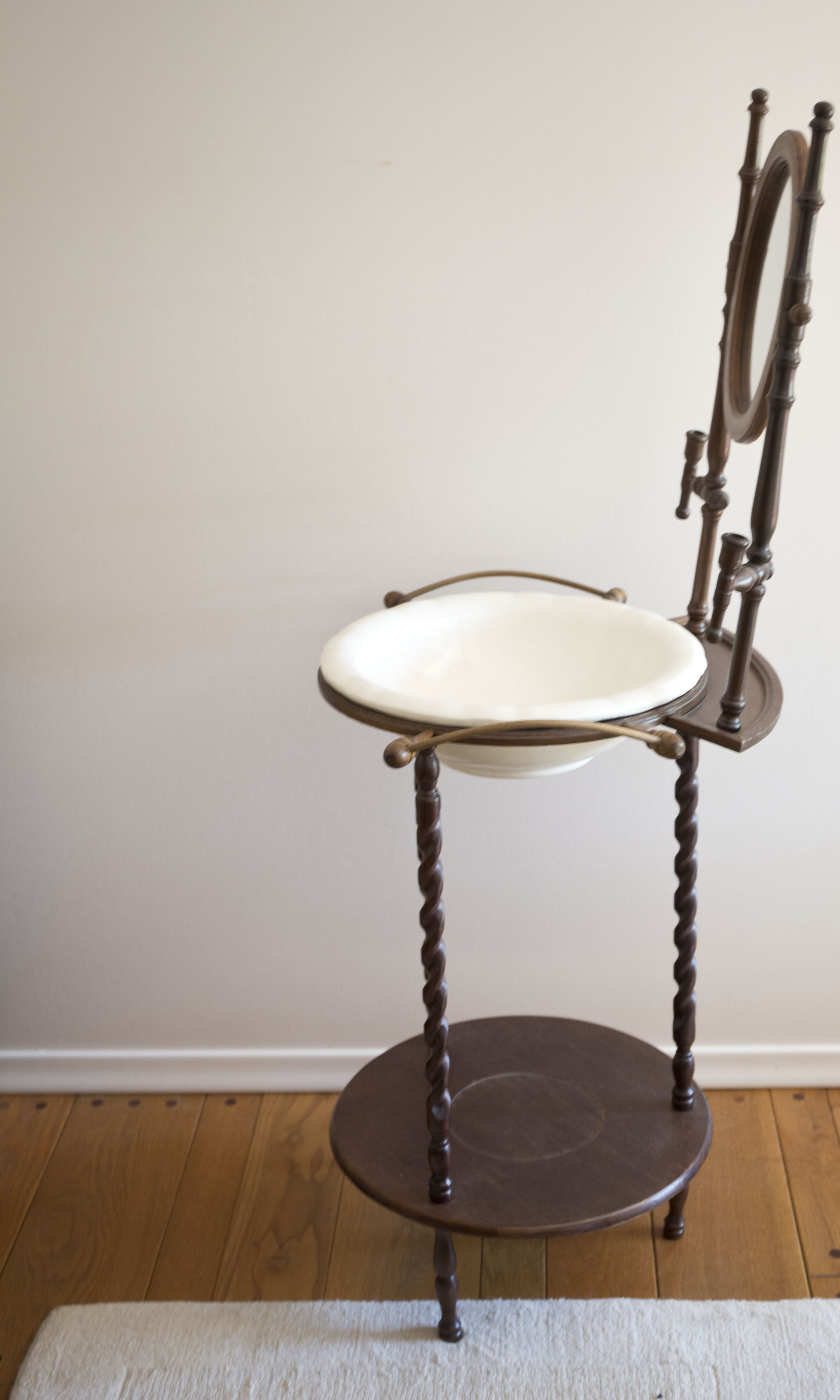 Victorian Style Wash Basin Stand with Ceramic Bowl