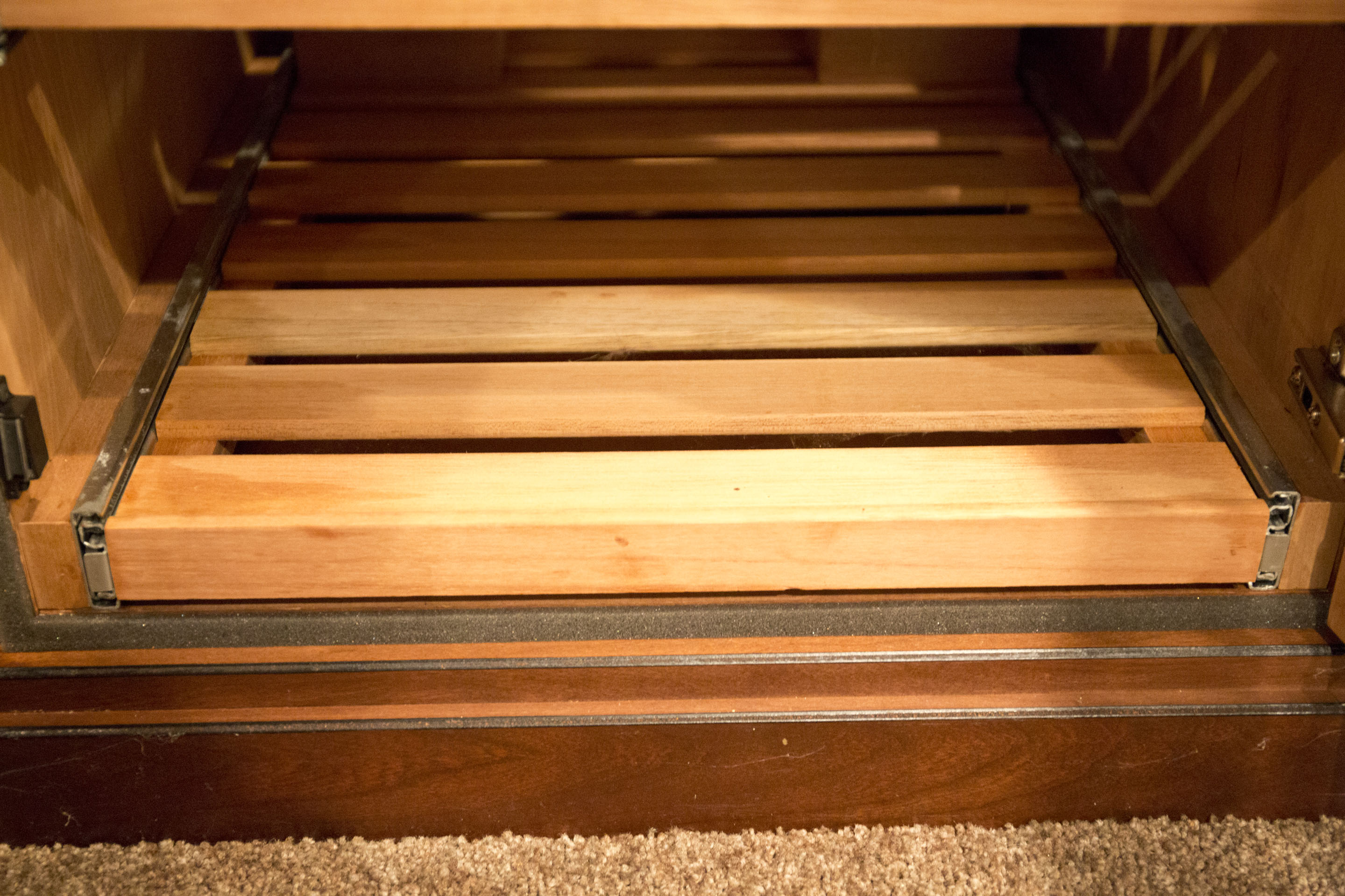 Humidor Storage Cabinet with Avallo Accumonitor