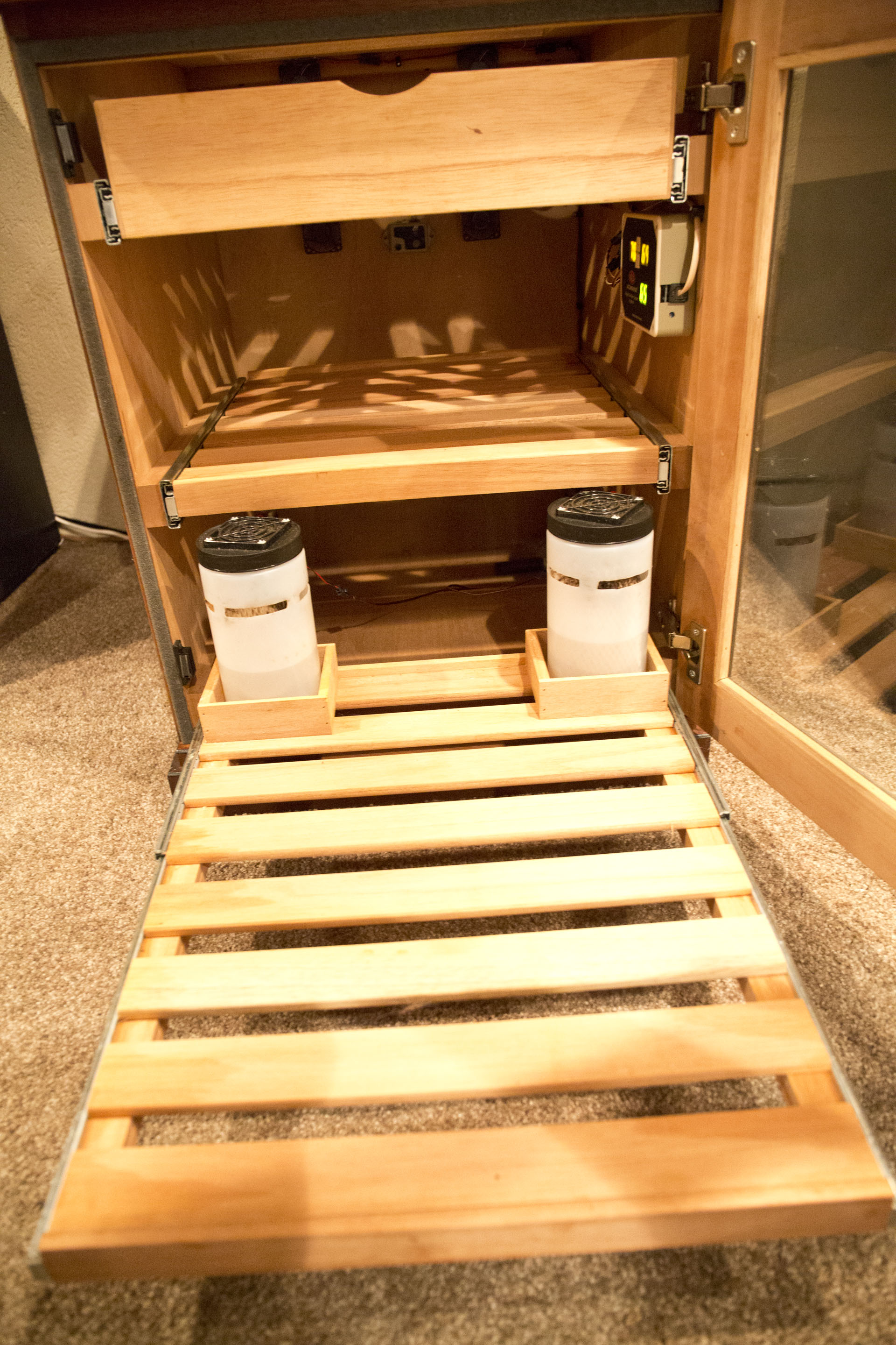 Humidor Storage Cabinet with Avallo Accumonitor