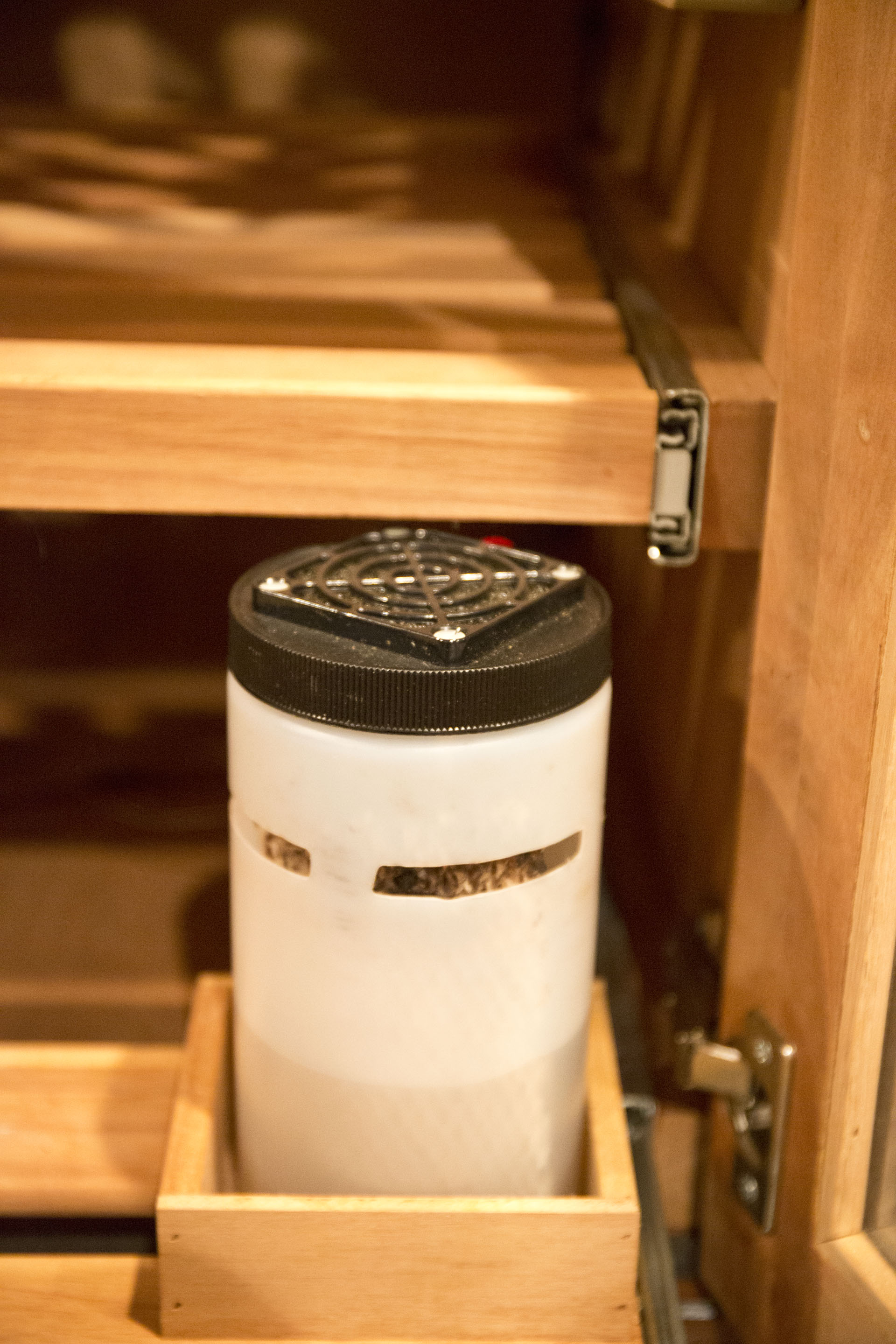 Humidor Storage Cabinet with Avallo Accumonitor