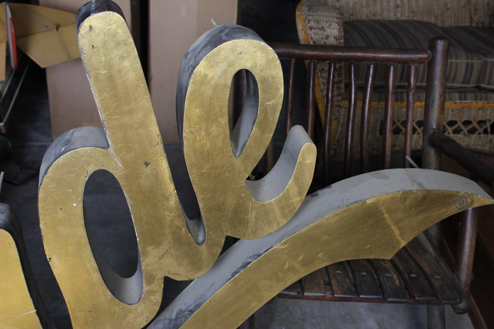 Clyde's Restaurant Sign