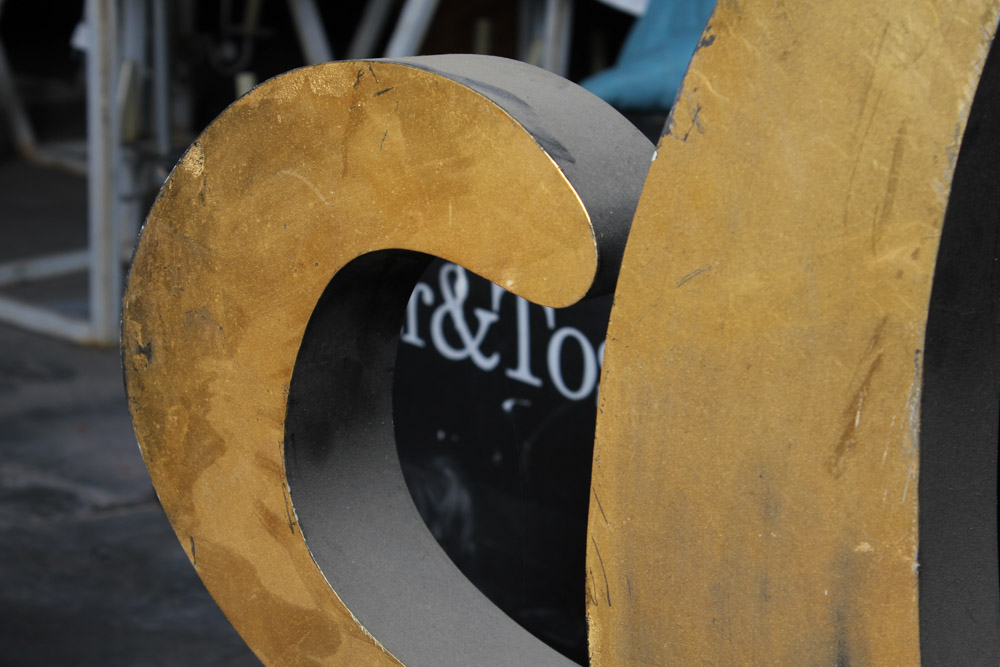 Clyde's Restaurant Sign