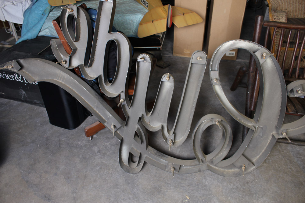 Clyde's Restaurant Sign