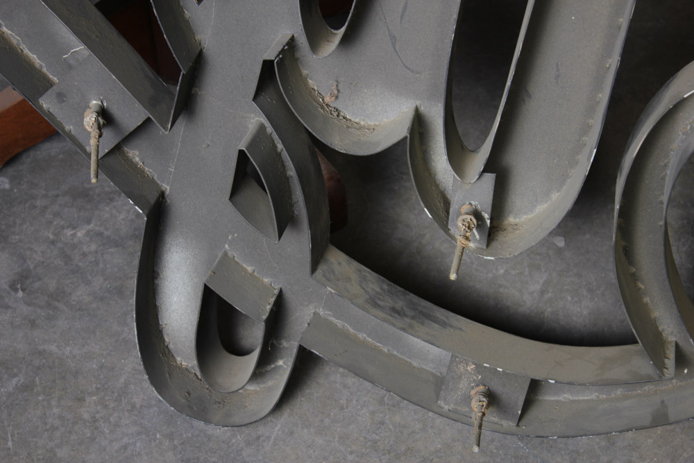 Clyde's Restaurant Sign