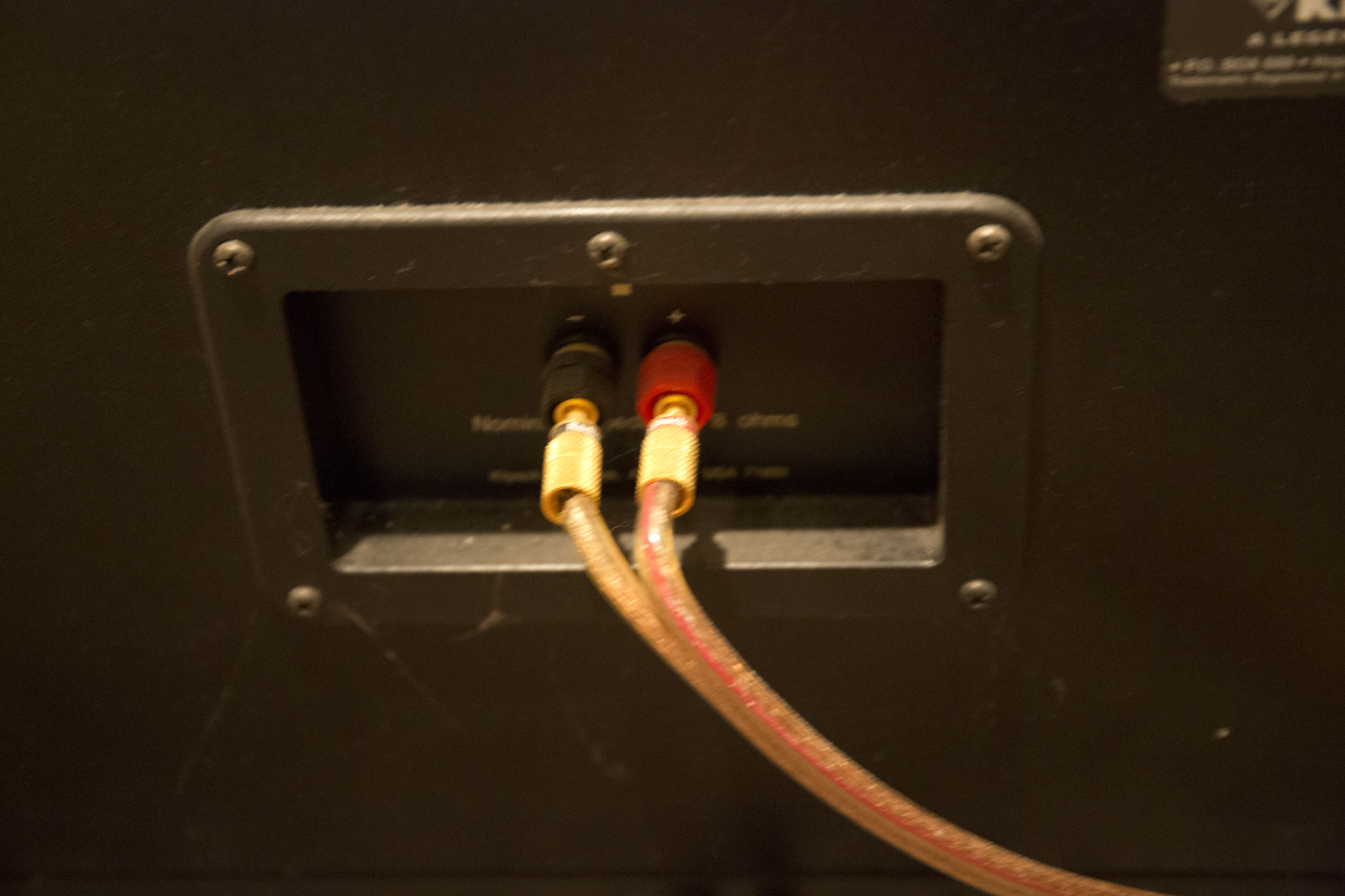 Klipsch "KLF-C7" Two-Way Center Channel Speaker