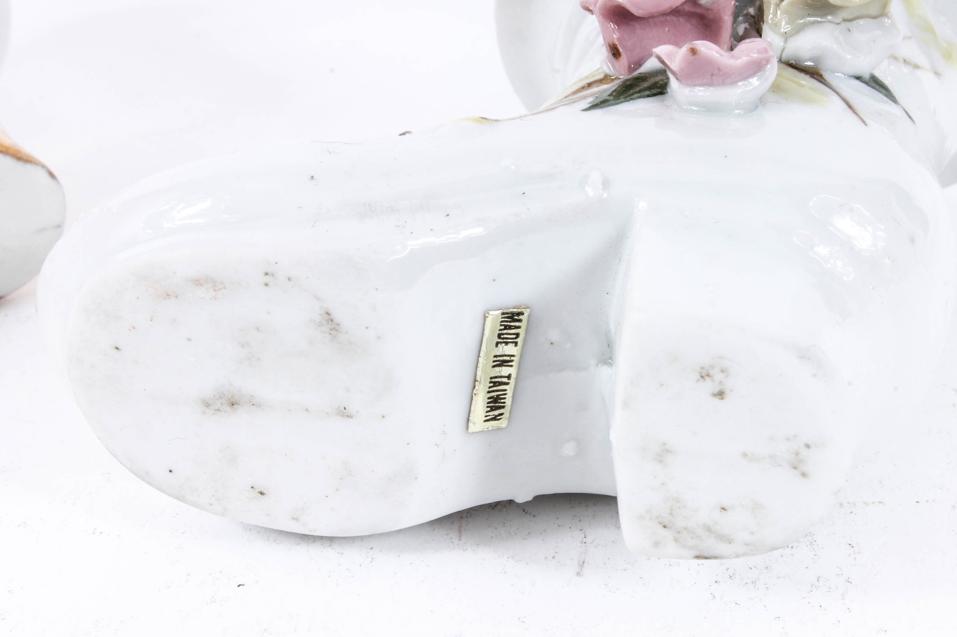 Collection of Ceramic Decor Including 1940s Nodder Pin Up Ashtray