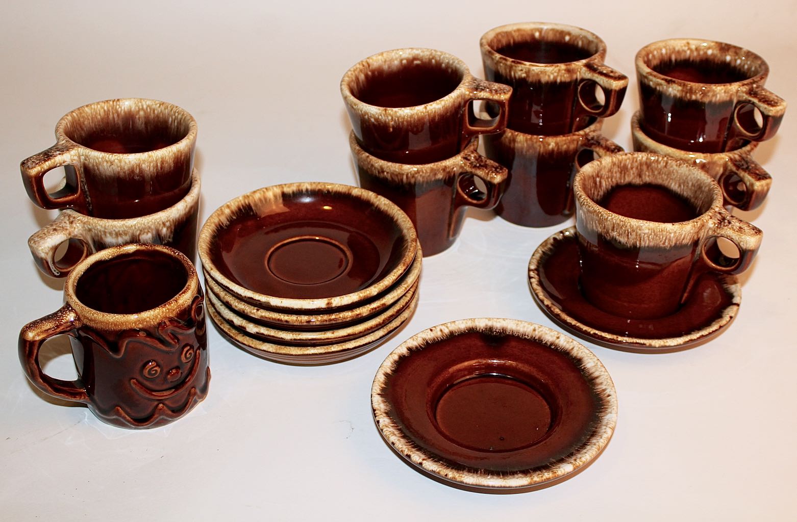 HULL USA Brown Drip Dinnerware