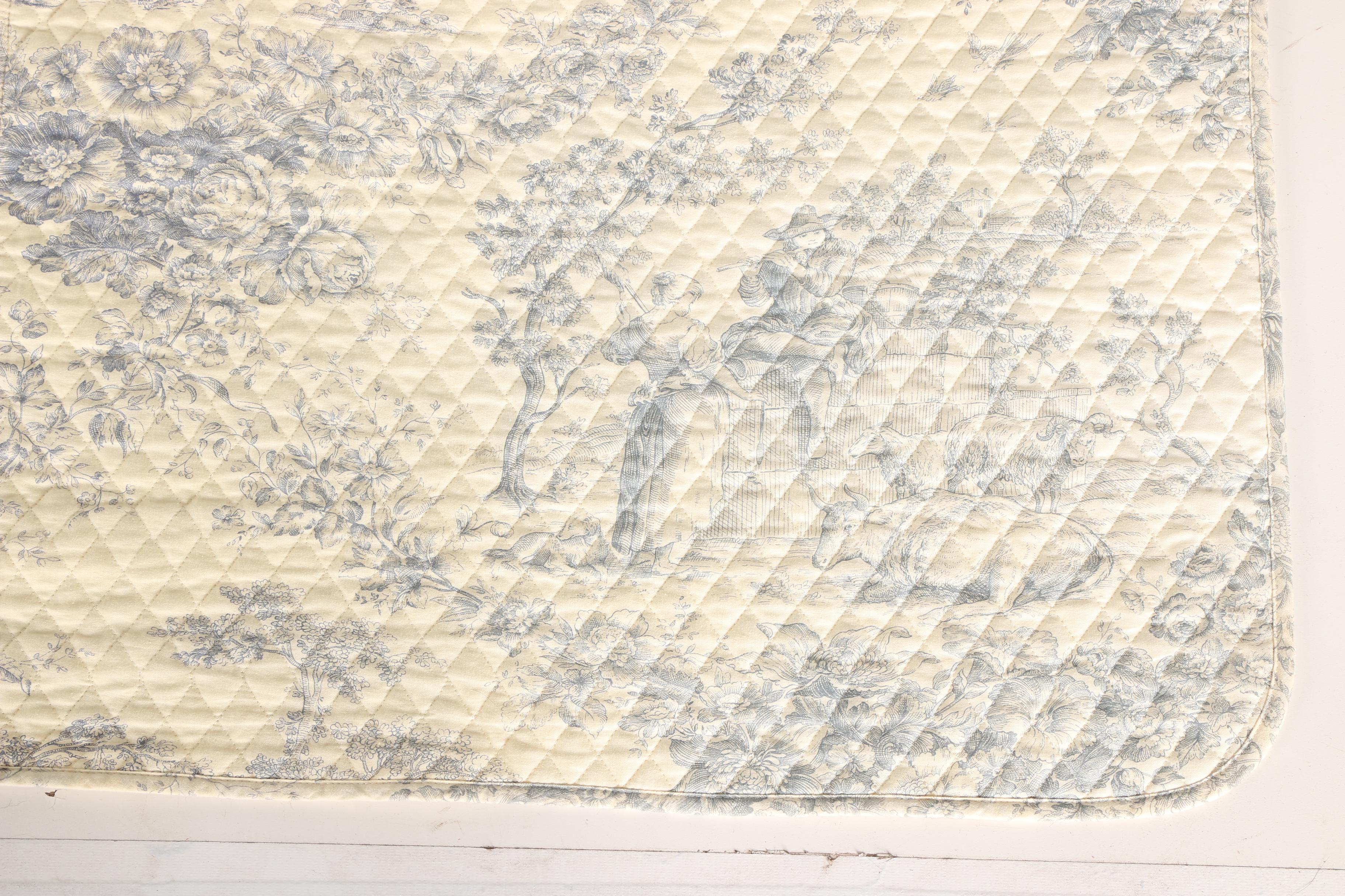 Le Cluny Quilted Tablecloth