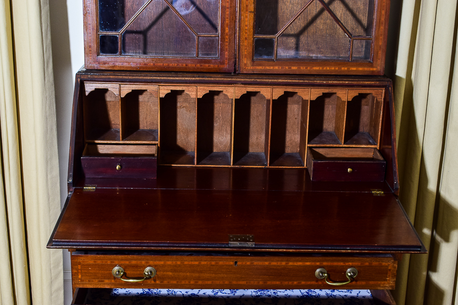 Vintage Hepplewhite Style Mahogany China Cabinet