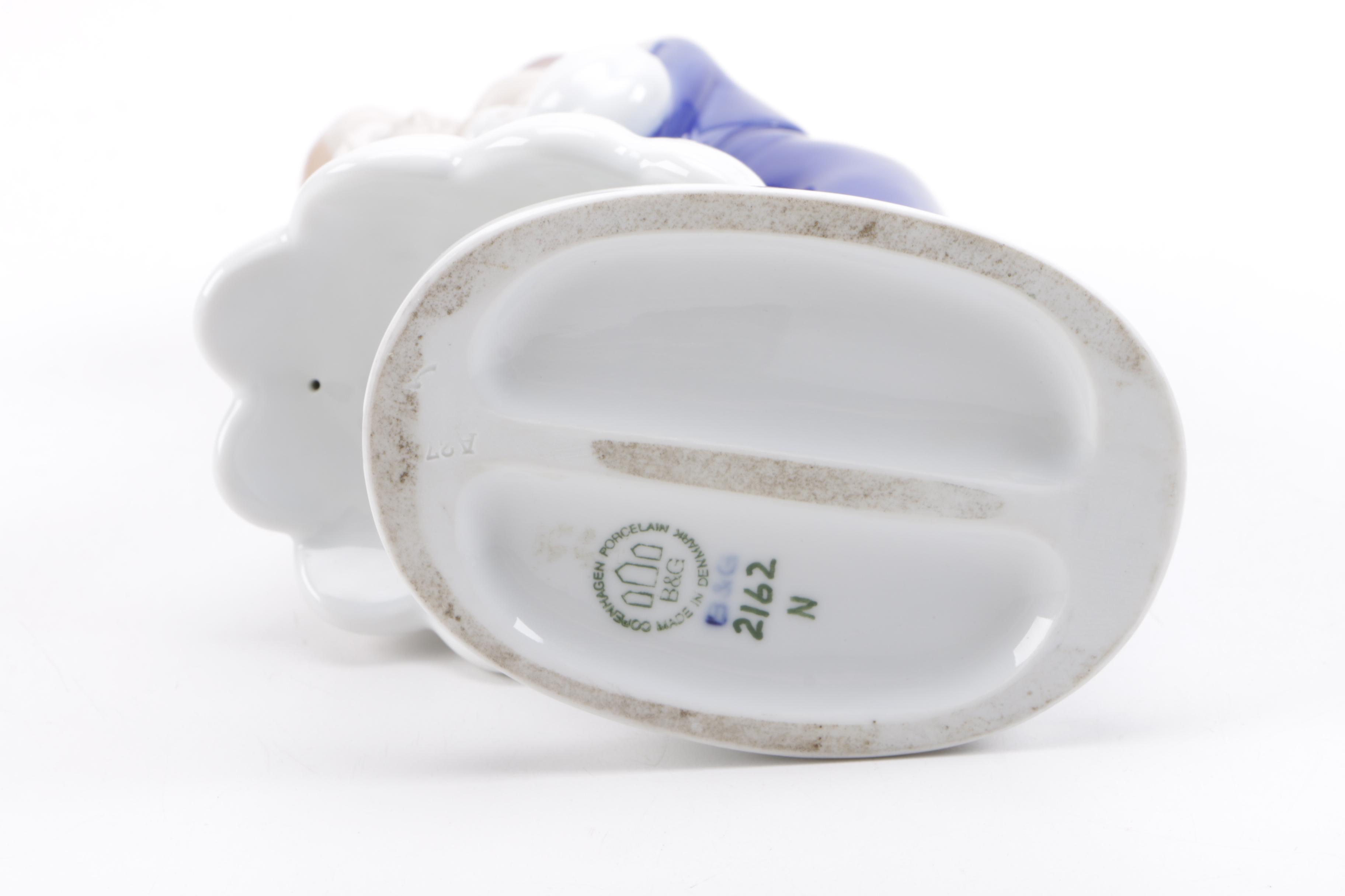 Porcelain Décor Featuring Bing & Grondahl "First Kiss" Figure