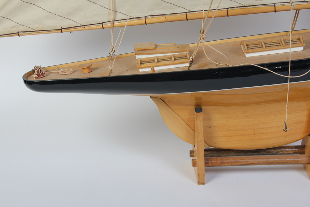 Model Pond Yacht of the 1901 "Columbia"