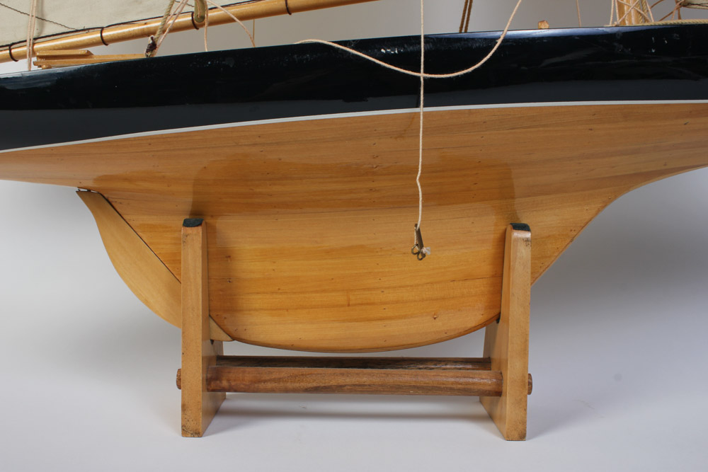Model Pond Yacht of the 1901 "Columbia"
