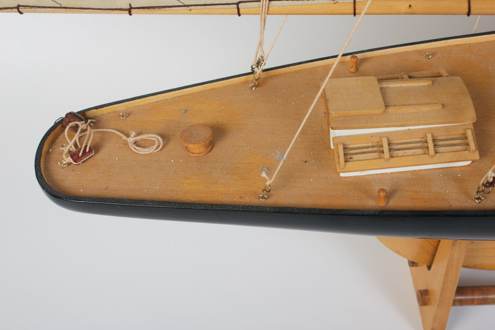 Model Pond Yacht of the 1901 "Columbia"