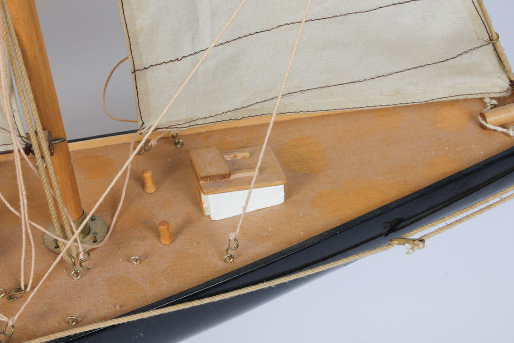 Model Pond Yacht of the 1901 "Columbia"
