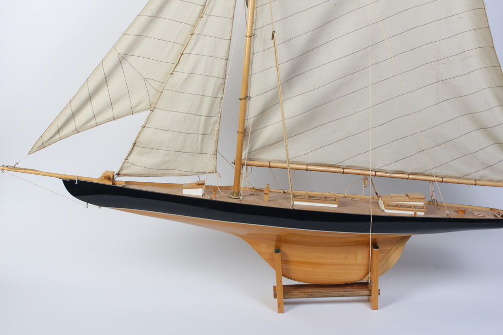 Model Pond Yacht of the 1901 "Columbia"