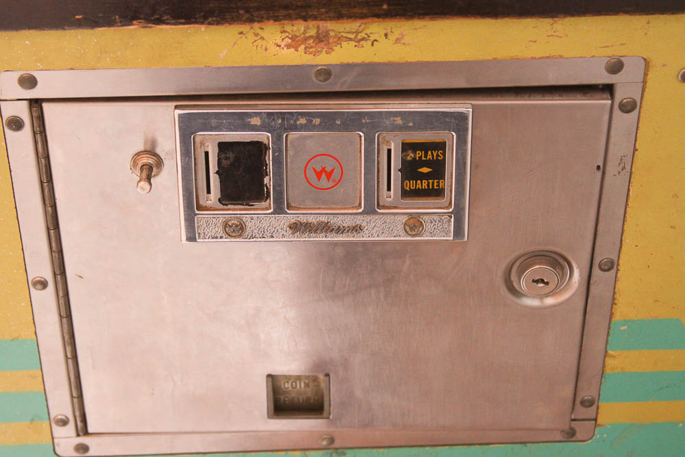 1972 Williams "Winner" Horse Racing Theme Pinball Machine