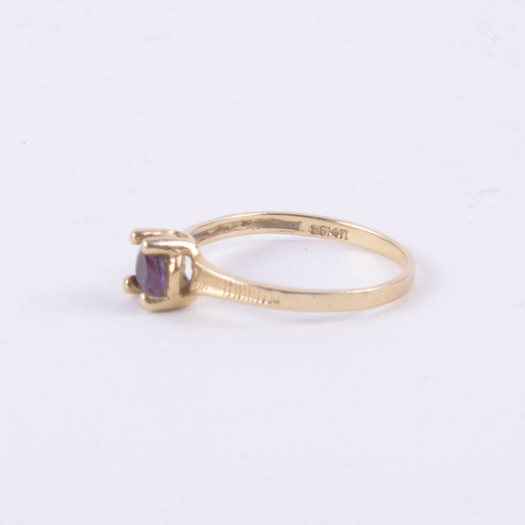 Pair of 14K Yellow Gold Rings With White Sapphire and Amethyst Stones