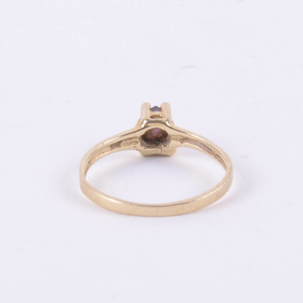 Pair of 14K Yellow Gold Rings With White Sapphire and Amethyst Stones