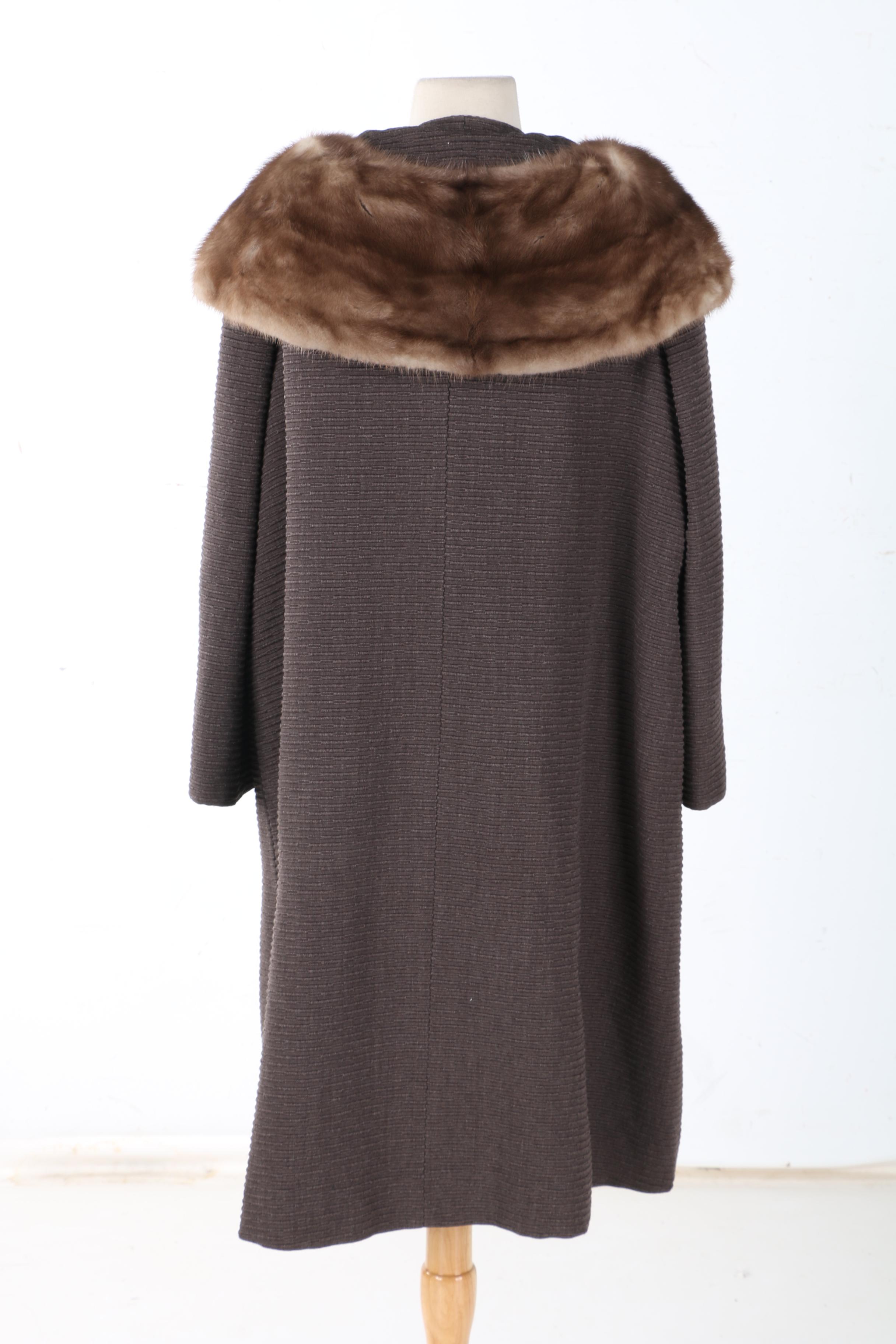 Women's Vintage Coat with Mink Collar