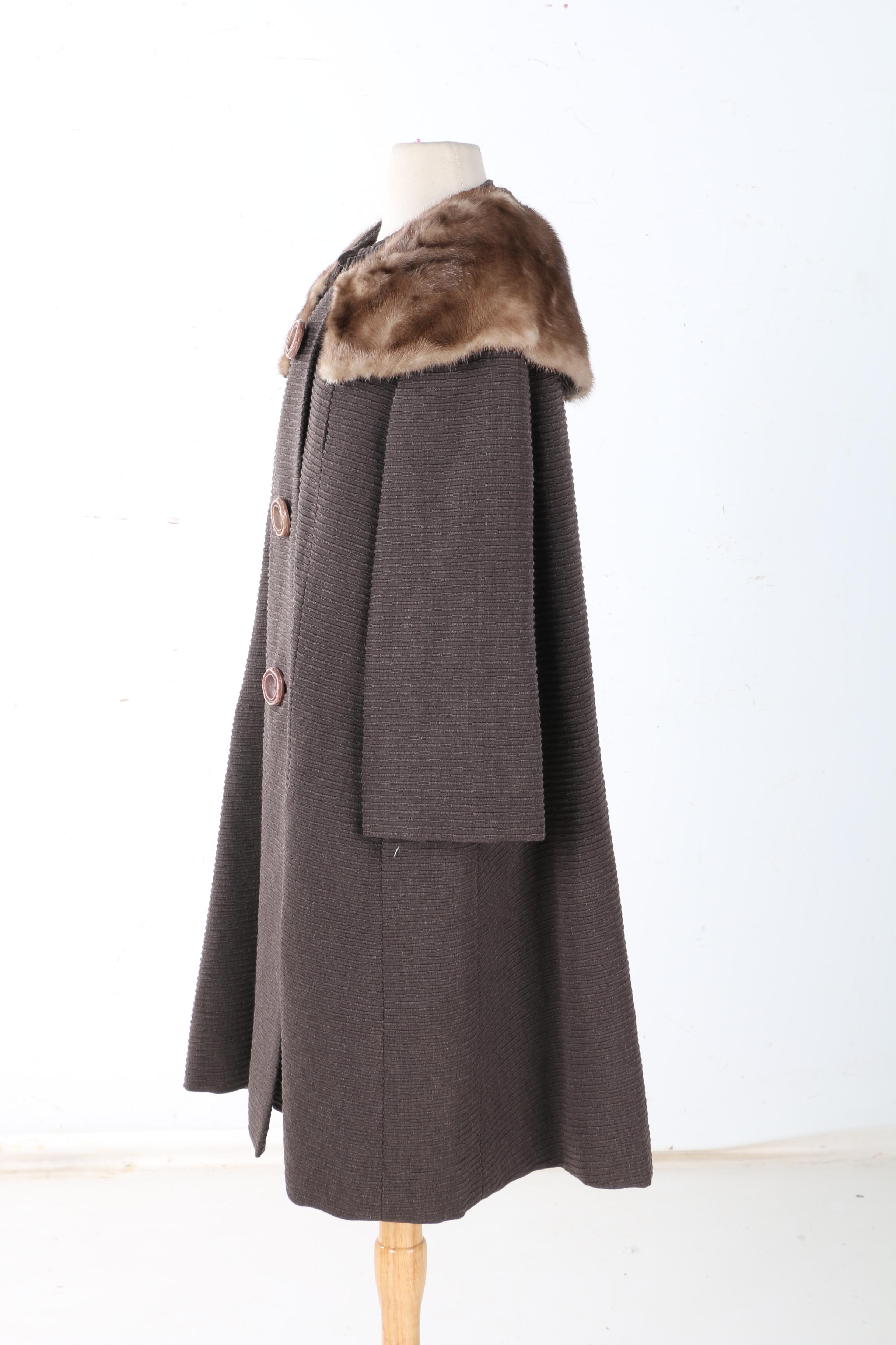Women's Vintage Coat with Mink Collar