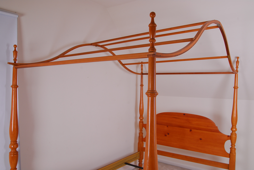 Vintage Pine Full Size Canopy Bed