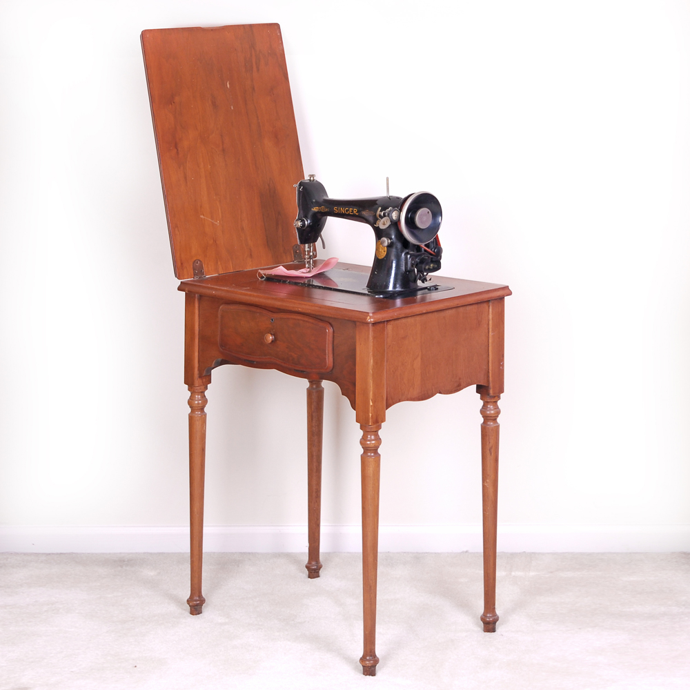 Vintage Singer Sewing Machine in Cabinet