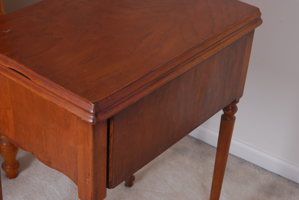 Vintage Singer Sewing Machine in Cabinet