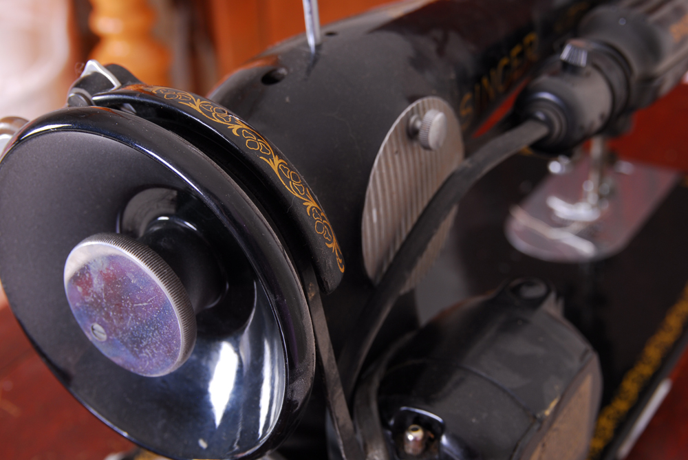 Vintage Singer Sewing Machine and Stand