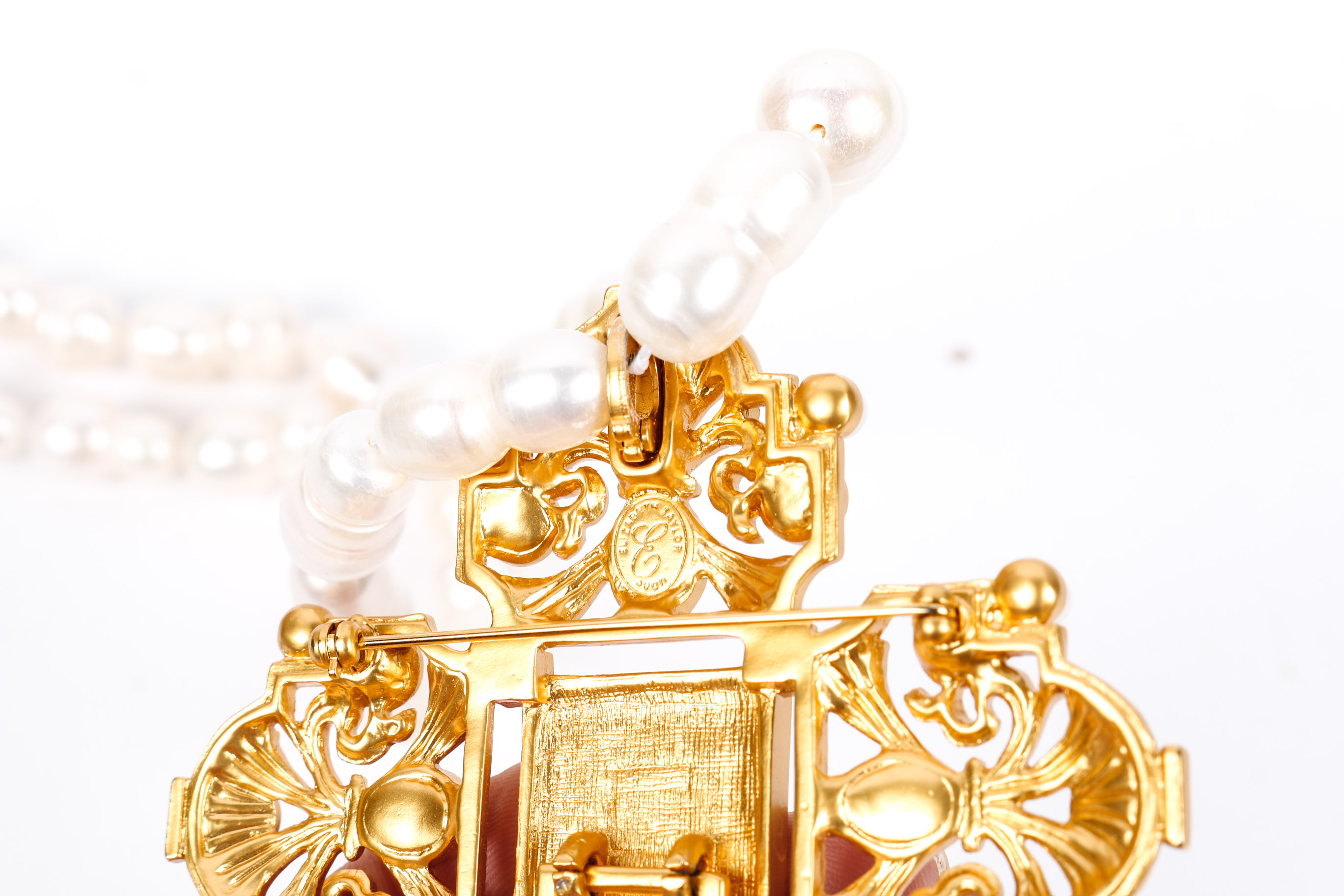 Elizabeth Taylor Fresh Water Pearl Necklace for Avon Cross