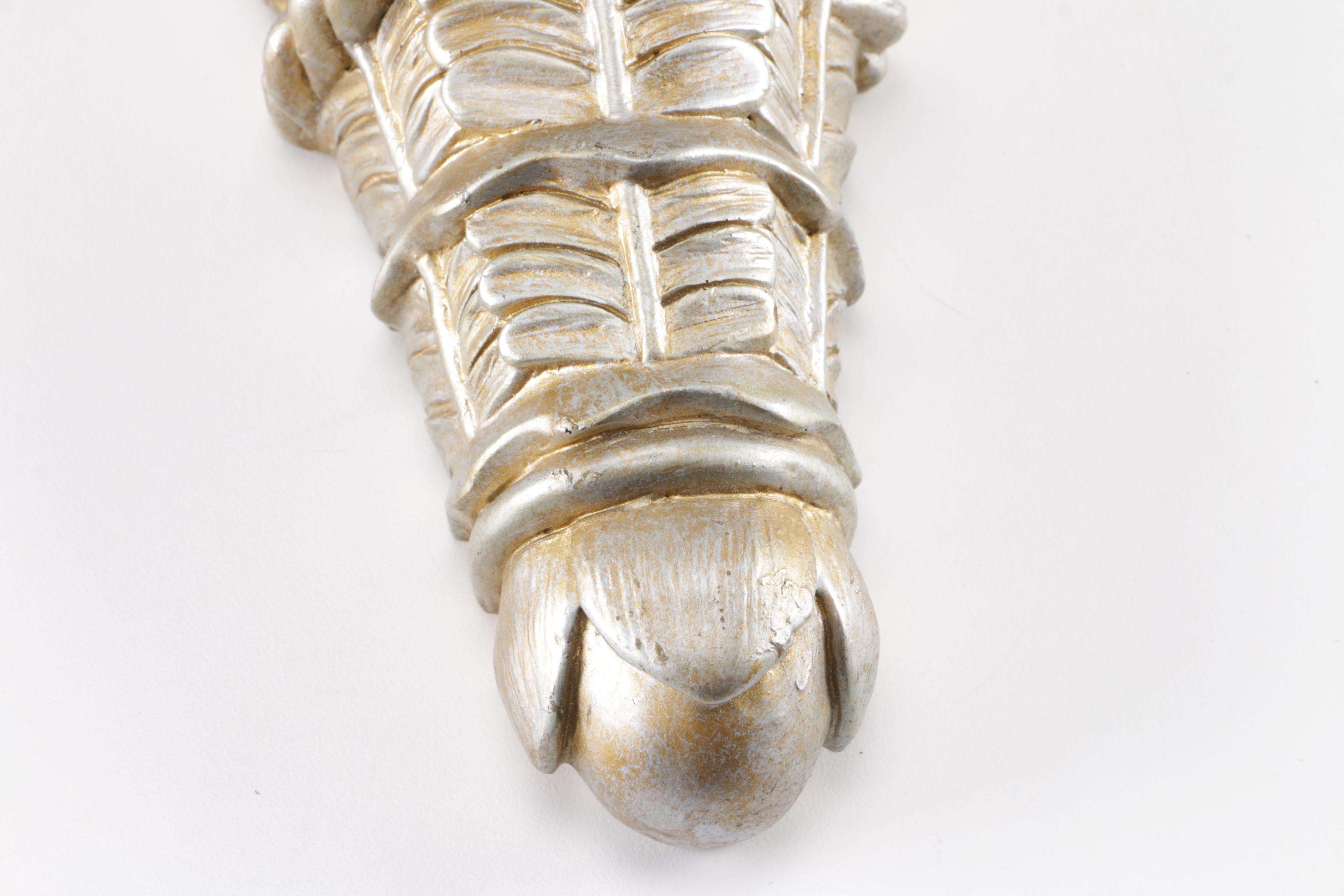 Wall Shelf and Planter Including Decoline