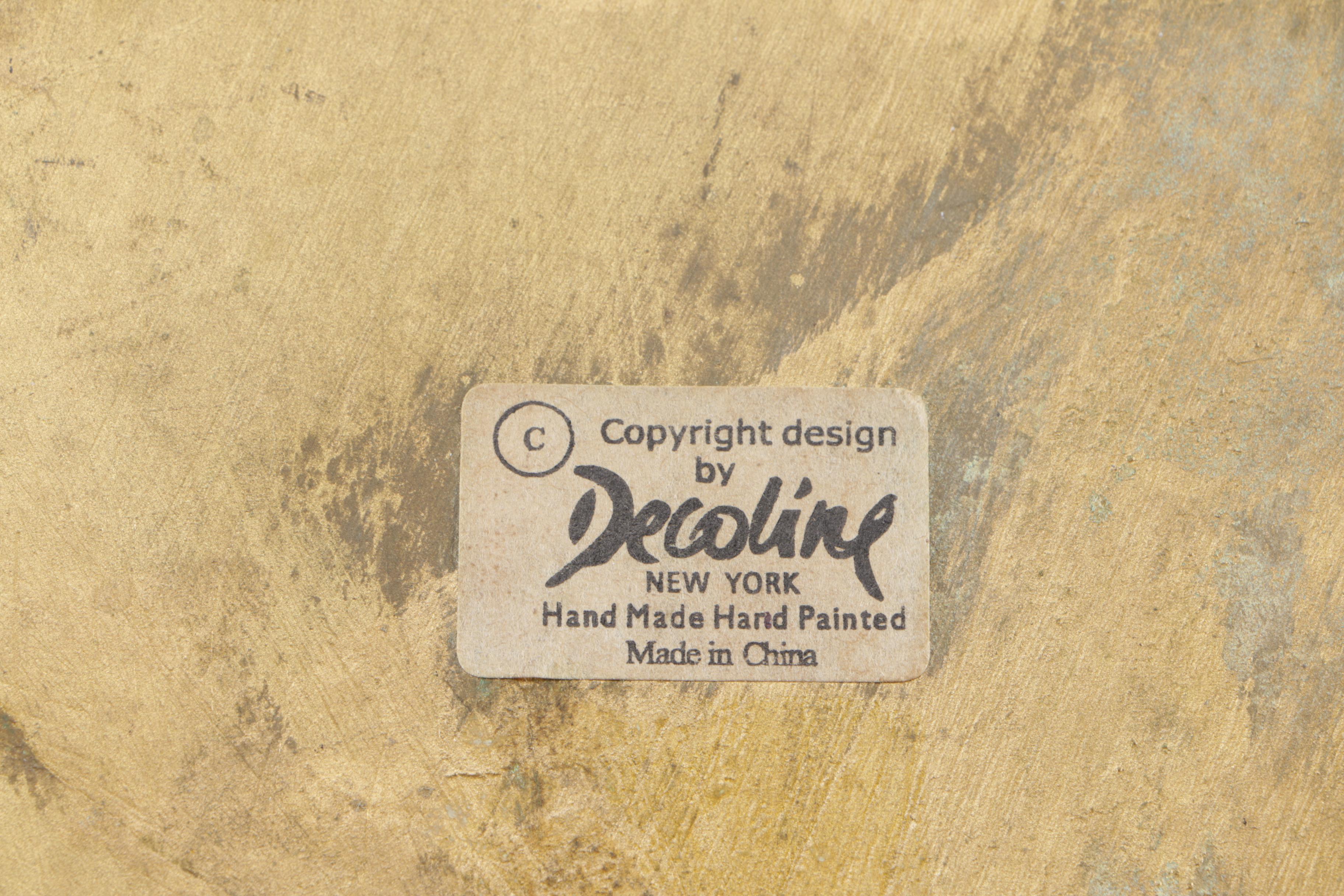 Wall Shelf and Planter Including Decoline