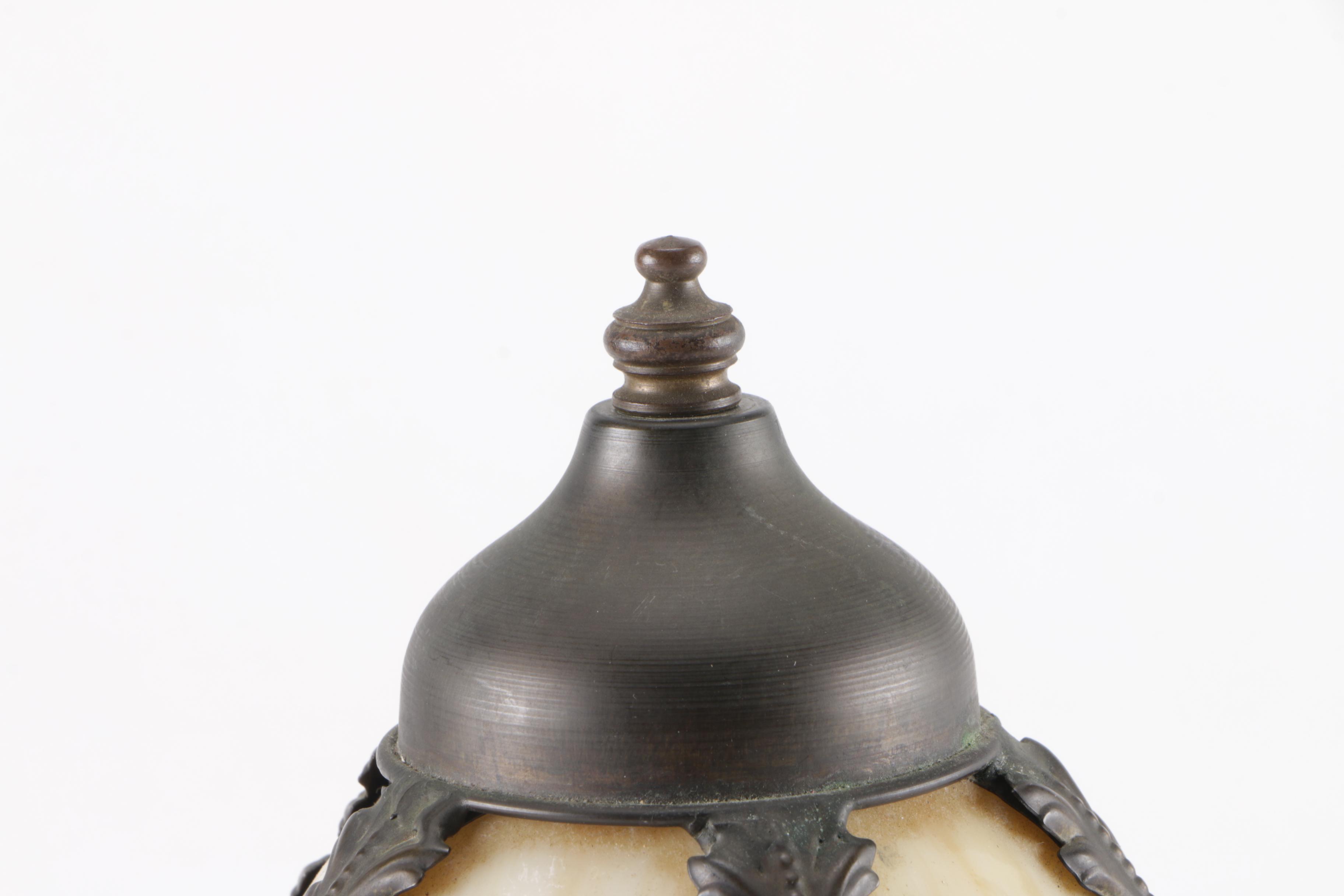 Tulip Style and Agate Lamp