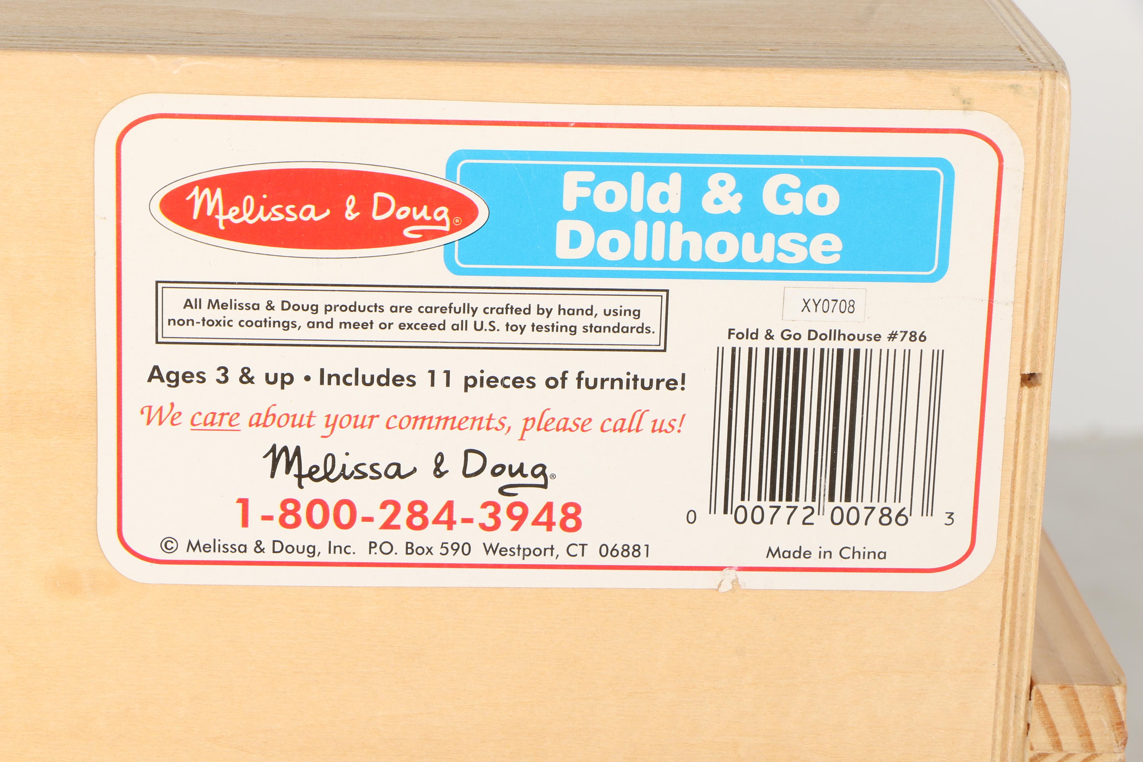 Melissa & Doug Fold & Go Dollhouse