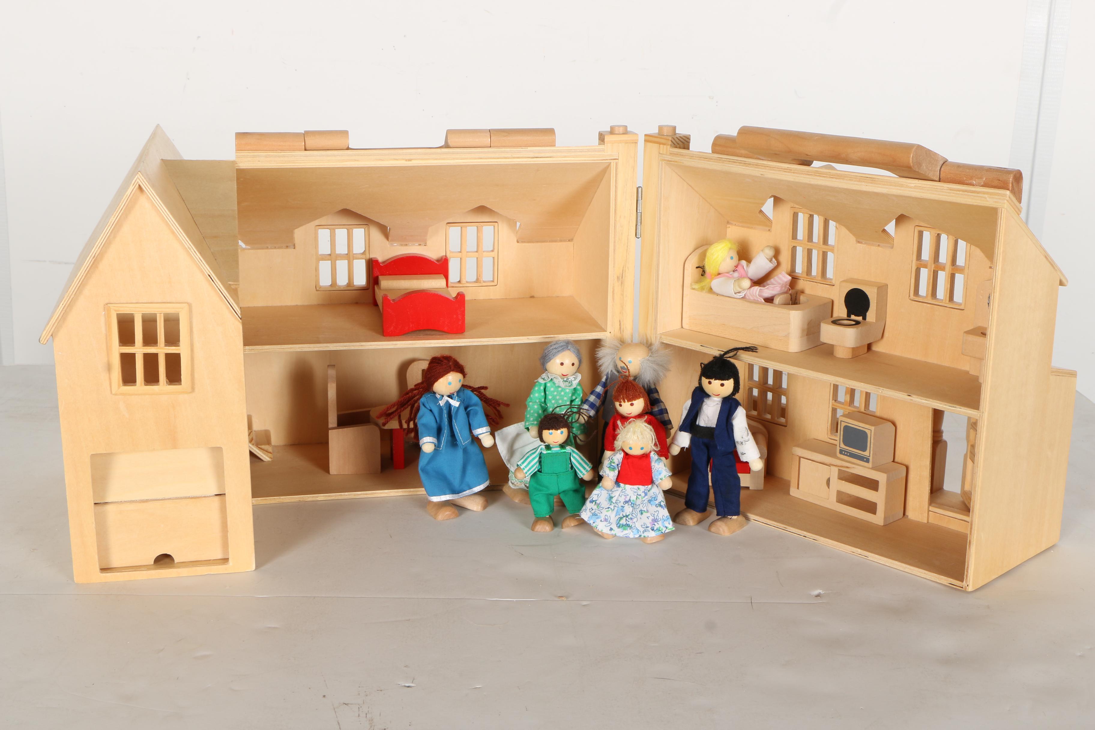 Melissa & Doug Fold & Go Dollhouse