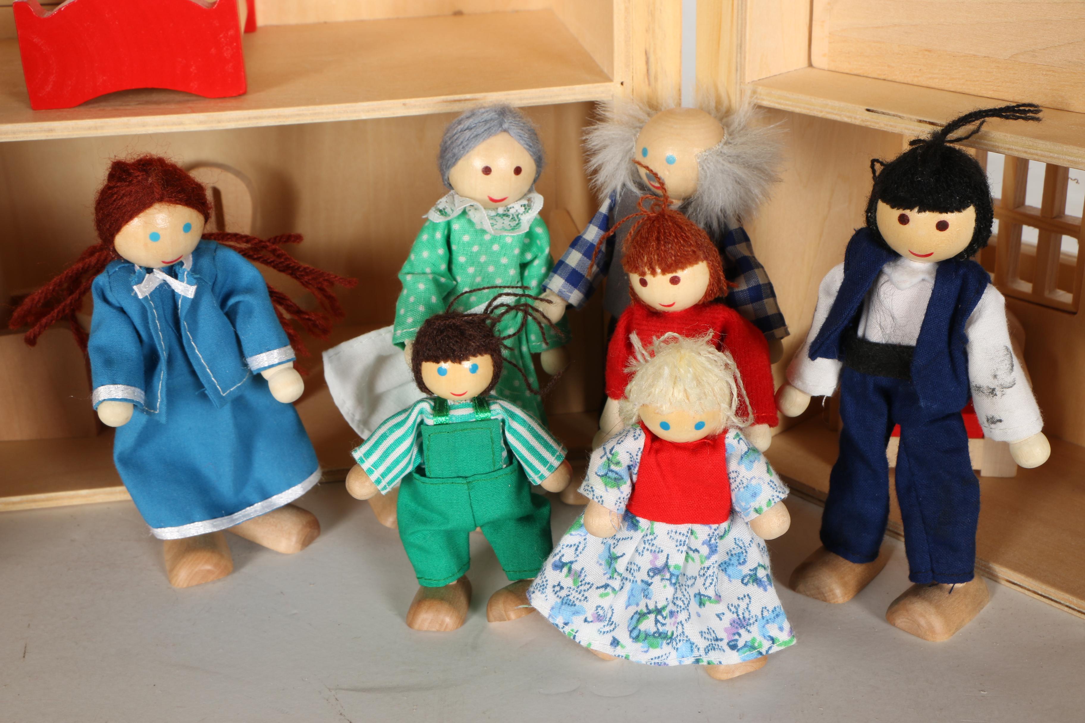 Melissa & Doug Fold & Go Dollhouse