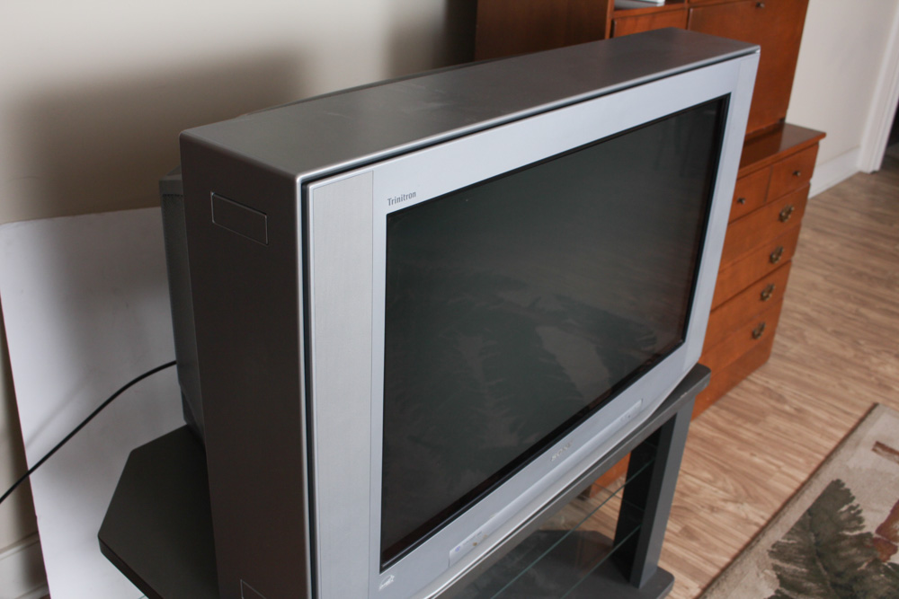 Sony Trinitron CRT Television and Entertainment Stand