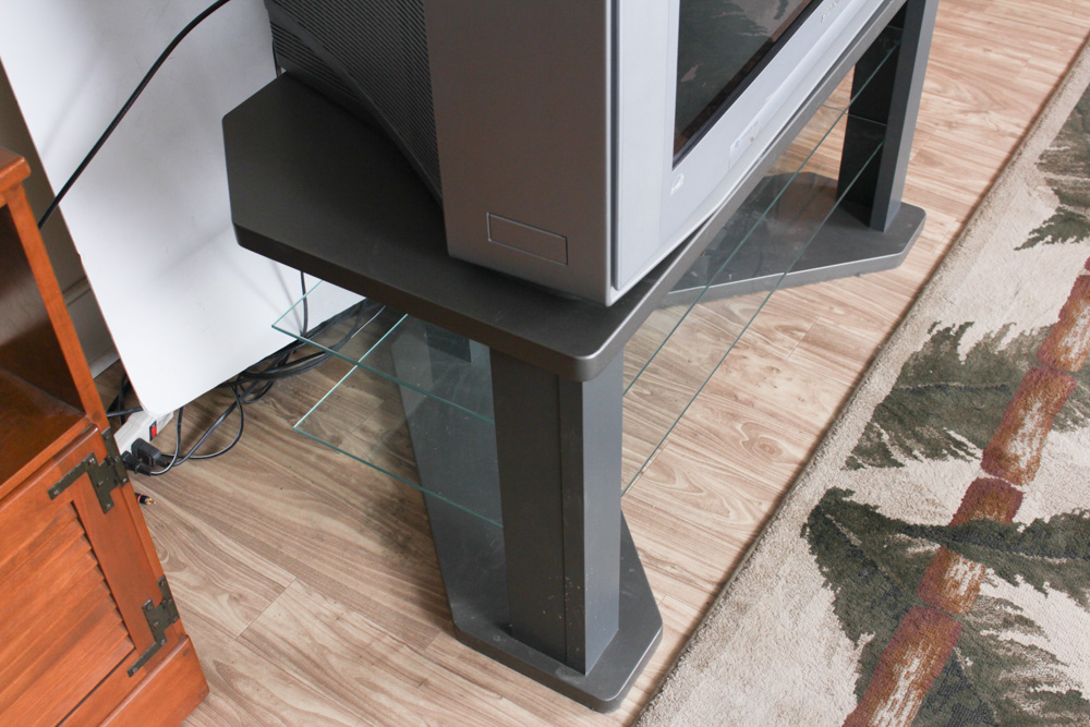 Sony Trinitron CRT Television and Entertainment Stand