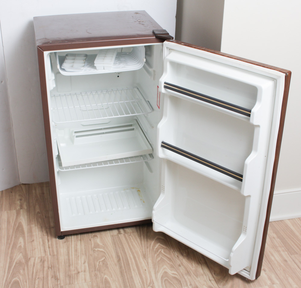 Sanyo Miniature Refrigerator