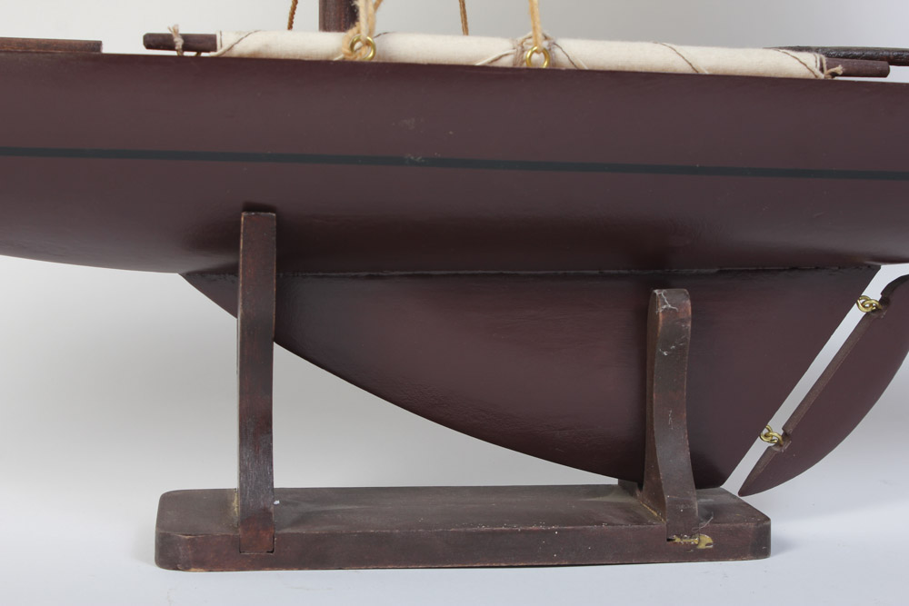 Model Pond Yacht