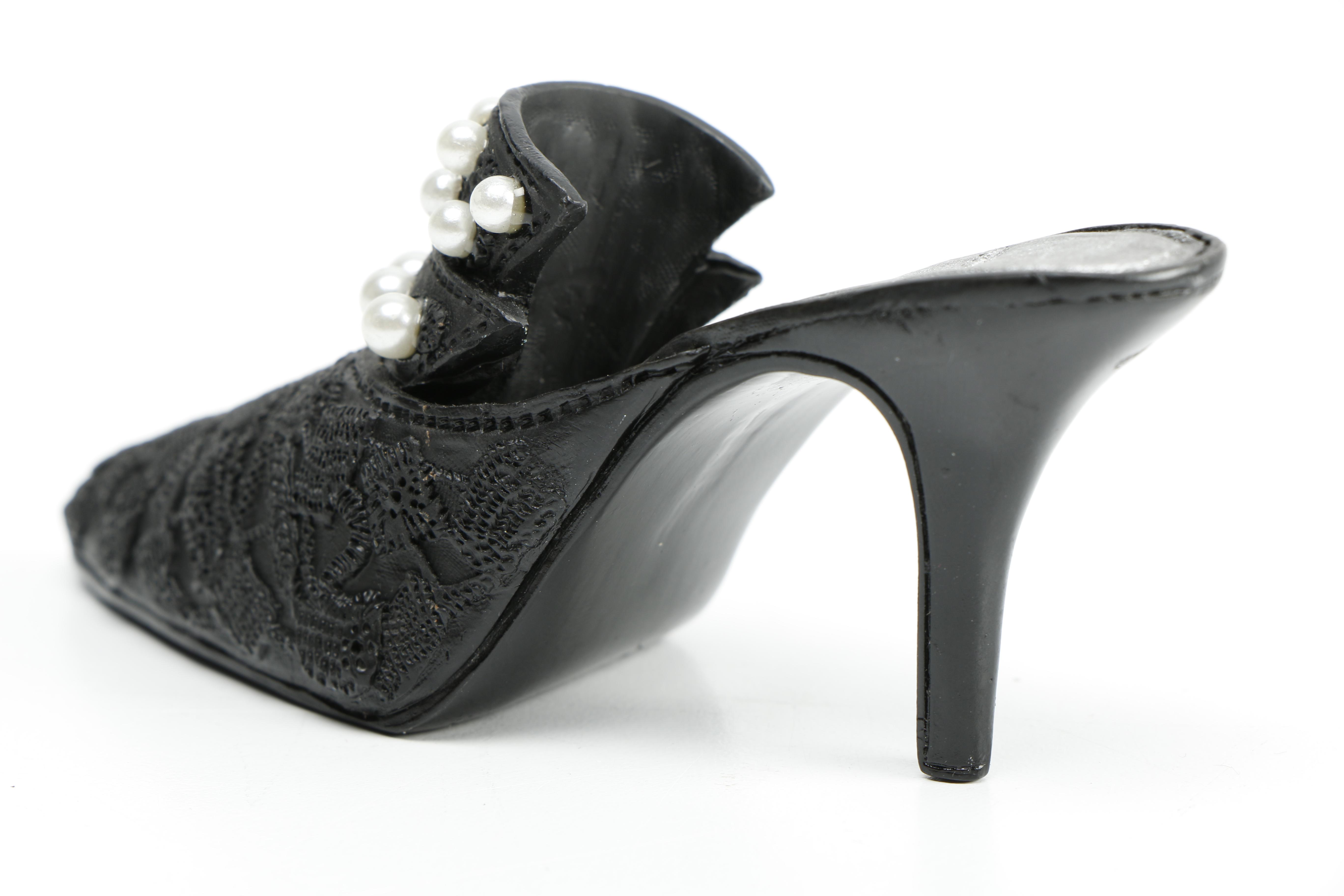 Miniature Heel Figurines Featuring Raine