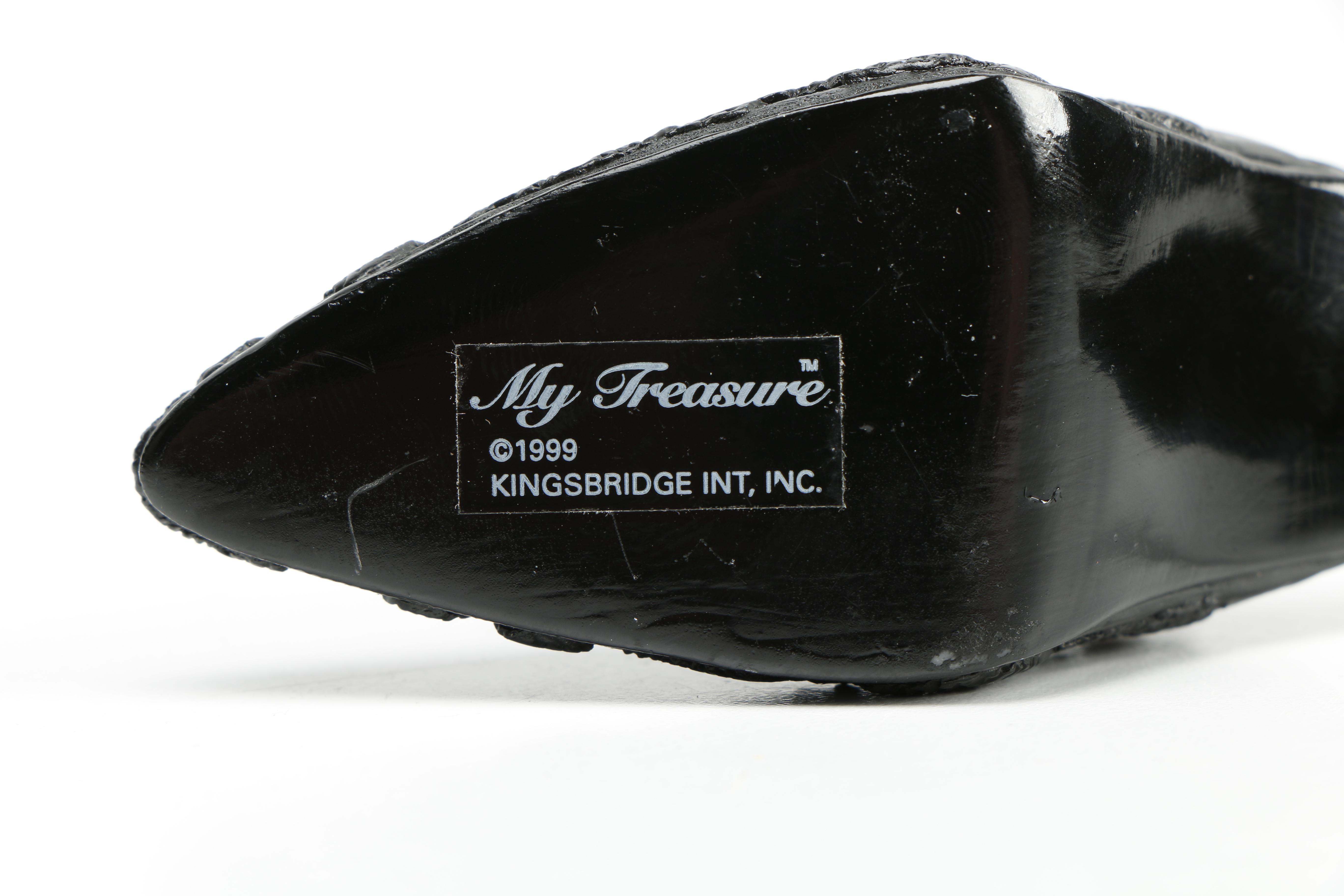 Miniature Heel Figurines Featuring Raine