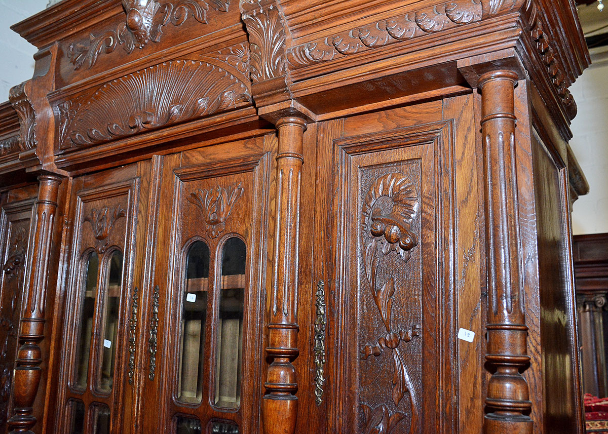 Antique Victorian Style Oak Buffet With Cabinet