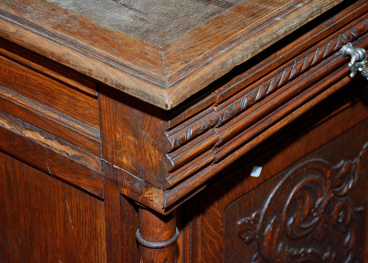 Antique Victorian Style Oak Buffet With Cabinet