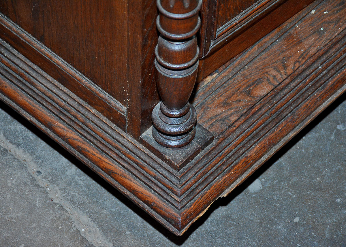 Antique Victorian Style Oak Buffet With Cabinet