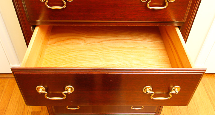 Vintage Chippendale Style Mahogany Dresser by Jamestown Sterling